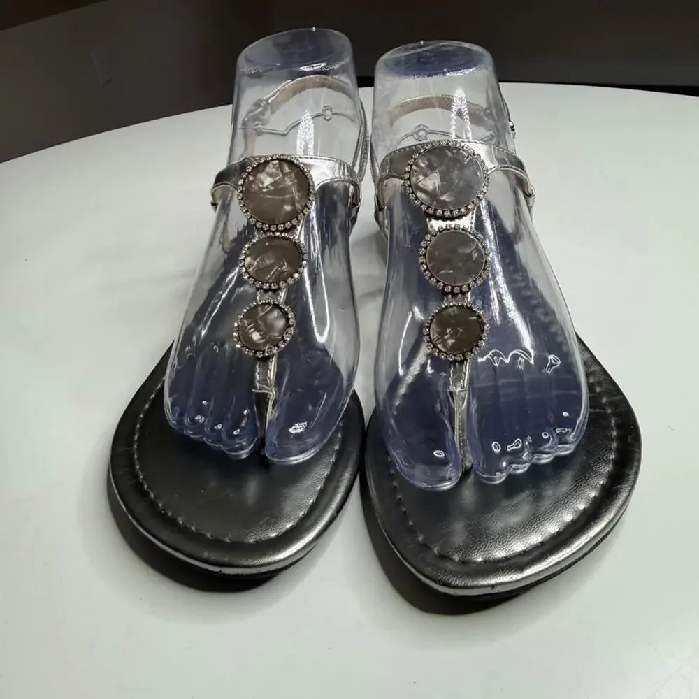 Marc Fisher Silver Metallic Thong Sandals w/ Gem Detail Sz 8 Boho Chic